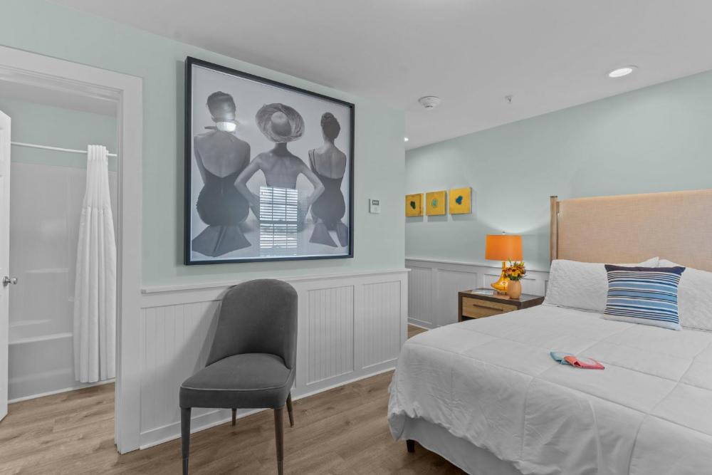 Deluxe Queen Room interior